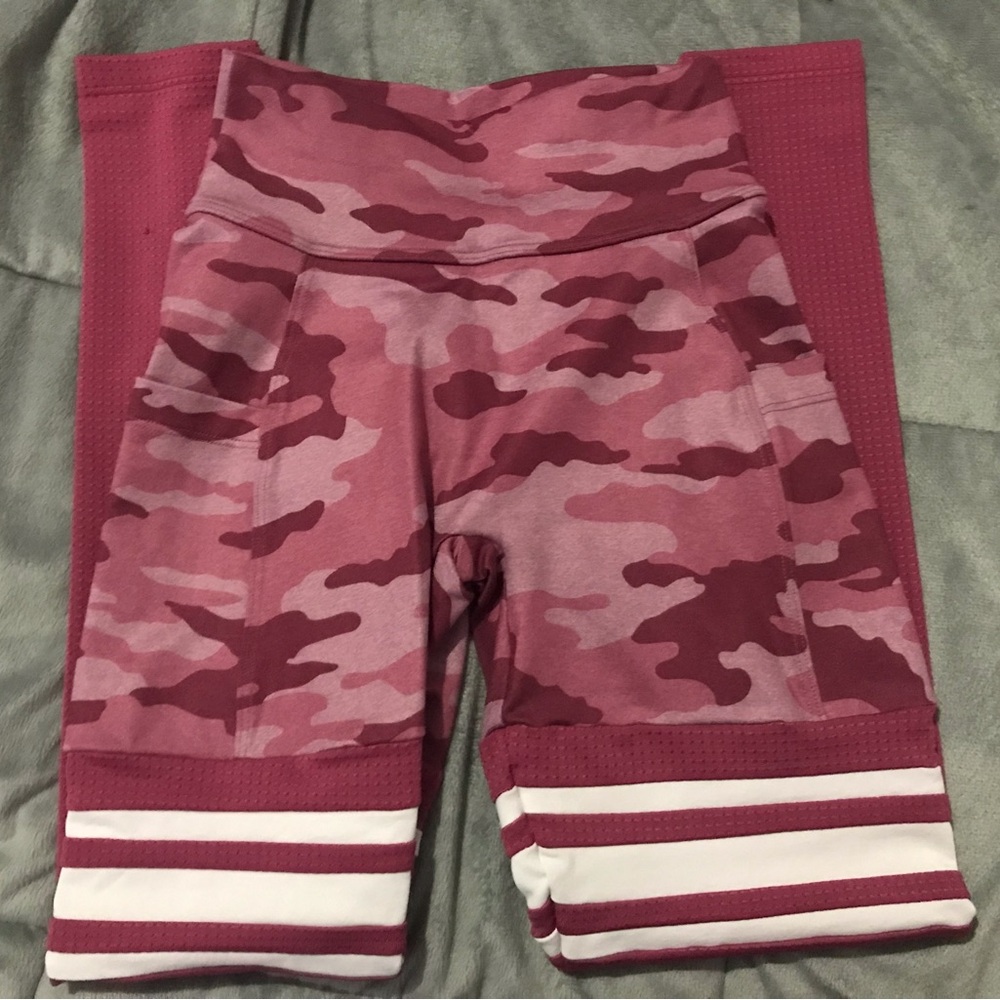 Bombshell pink camo leggings